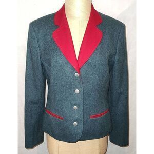 Vintage MISS PENDLETON 100% Virgin wool. Fully lined with a few small holes. Siz